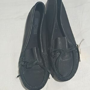 Minnetonka Women's Black Moccasins. Nearly New Condition. Size 8.5